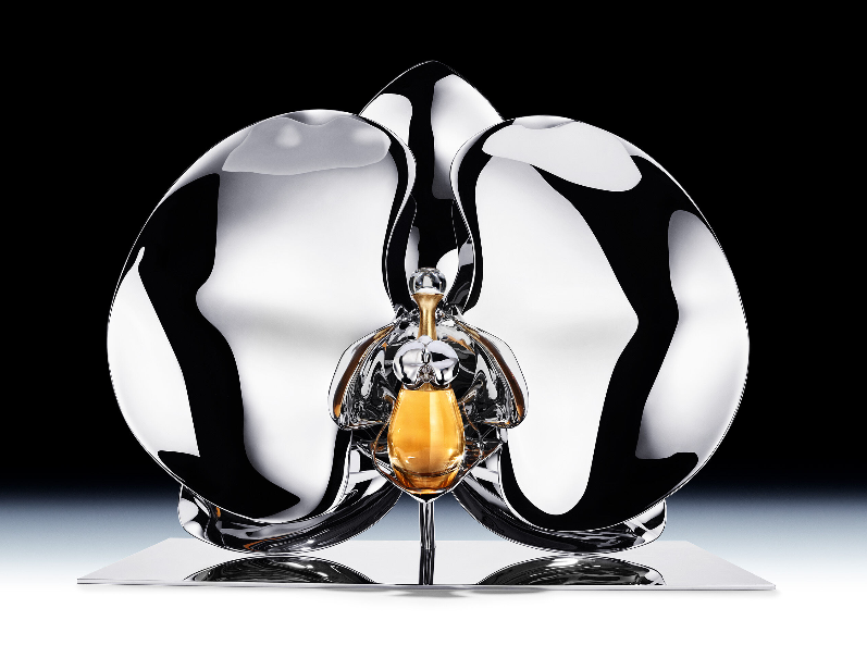 l  Virtuoso French feather atelier Maison Février offers a new take on the Miss Dior bottle Discover J’adore by Marc Quinn