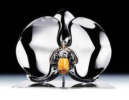 l  Virtuoso French feather atelier Maison Février offers a new take on the Miss Dior bottle Discover J’adore by Marc Quinn
